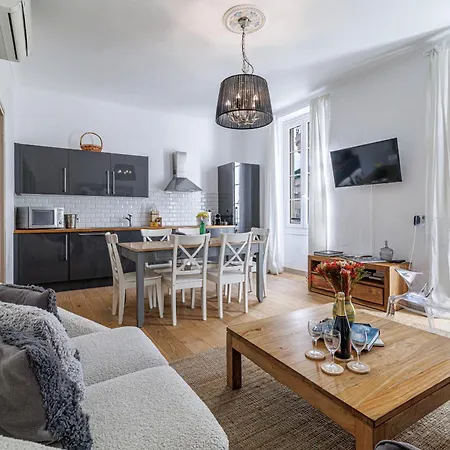 Wide & 3 Bdr - Ac & Balcony * Nice