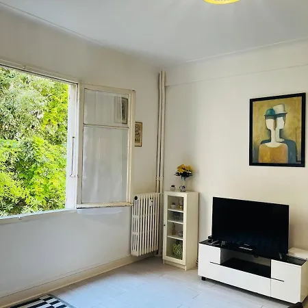 Large For 4 People Appartement Nice