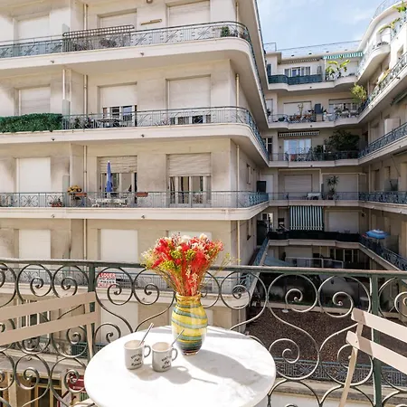 Wide & 3 Bdr - Ac & Balcony Apartment