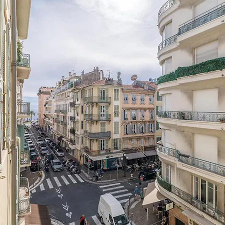 Wide & 3 Bdr - Ac & Balcony *