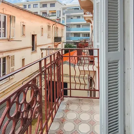 Le Cocon De Nice T2 Une Chambre A Coucher Salon Avec Cuisine Equiper Plage Terrasse Apartment Nice