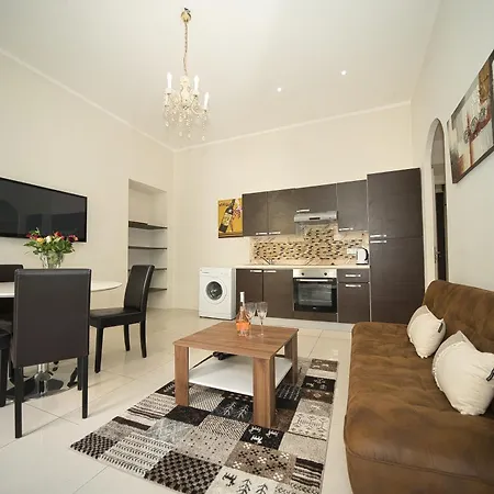 Stylish 1-bedroom Minutes From Beach&promenade Appartement