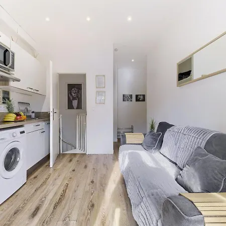 Promenade Des Anglais-2 Mins Walk To Beach- Charming Duplex -air Conditioning Wi-fi *
