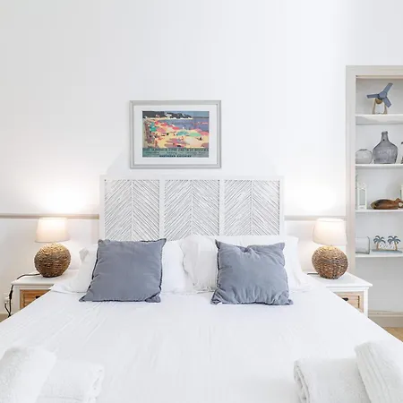 Wide & 3 Bdr - Ac & Balcony Apartment *