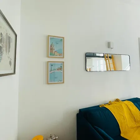 Bright Modern Studio, Port, Walk To Tram And Beach! Appartement