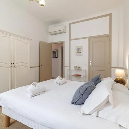 Apartment Wide & 3 Bdr - Ac & Balcony *