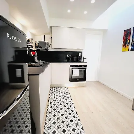 Aux Portes Du Vieux-nice - 2chambres / 4 Personnes - & A/c Appartement *