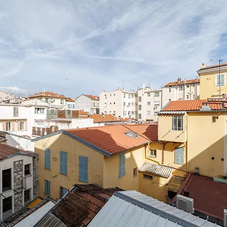 Wide & 3 Bdr - Ac & Balcony Apartment Nice