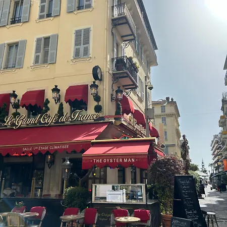 Beachside Chic - Carré D'or - *