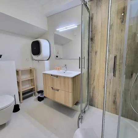 Aux Portes Du Vieux-nice - 2chambres / 4 Personnes - & A/c Appartement Nice