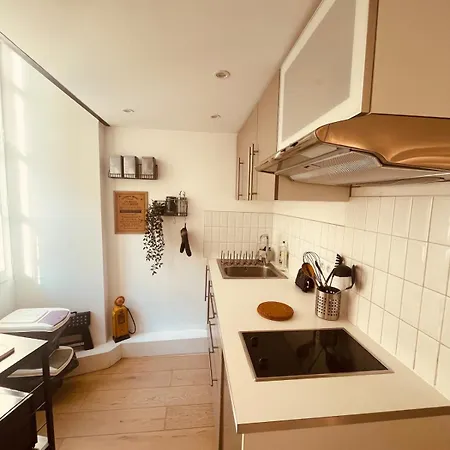 Bright Modern Studio, Port, Walk To Tram And Beach! Nice