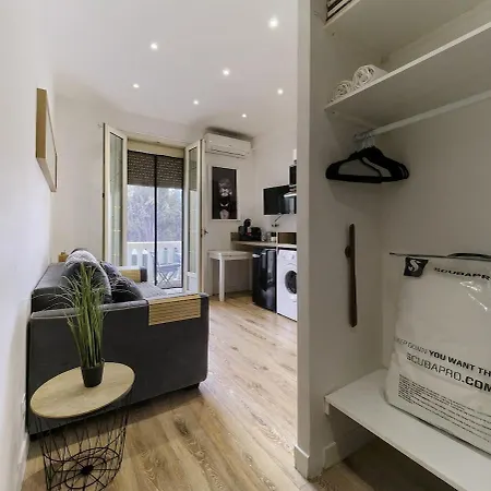 Promenade Des Anglais-2 Mins Walk To Beach- Charming Duplex -air Conditioning Wi-fi Appartement