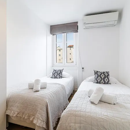 Wide & 3 Bdr - Ac & Balcony * Nice