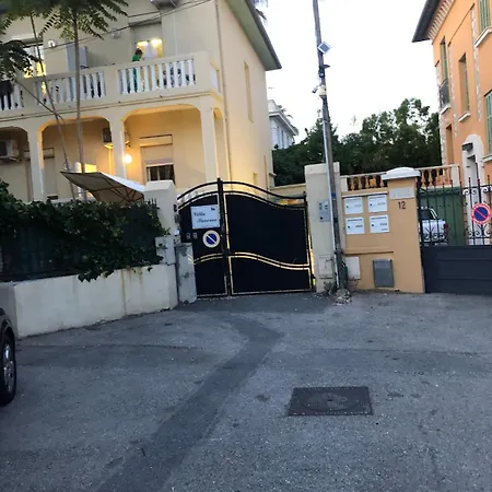 Appartement Promenade Des Anglais-2 Mins Walk To Beach- Charming Duplex -air Conditioning Wi-fi Nice