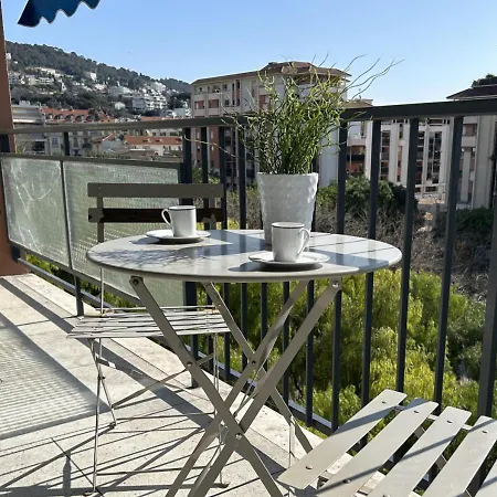 2 Pièces Avec Terrasse Proche Port Et Vieux Nice