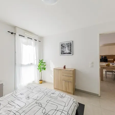 Lumineux T2 Avec Balcon, Netflix à