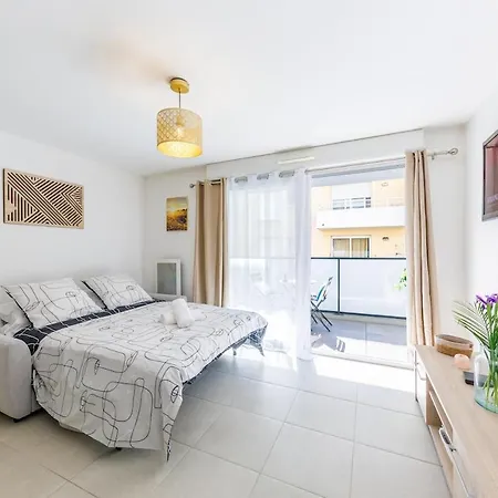 Lumineux T2 Avec Balcon, Netflix à