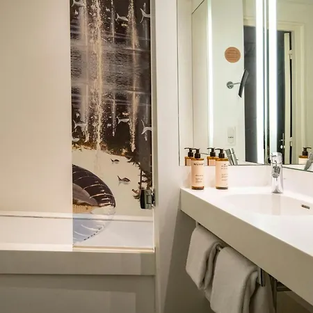 Mercure Centre Notre Dame Hotel 4*