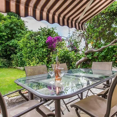 Welcome To Port - Ac, Garden, Port 2 Min Walk Apartment