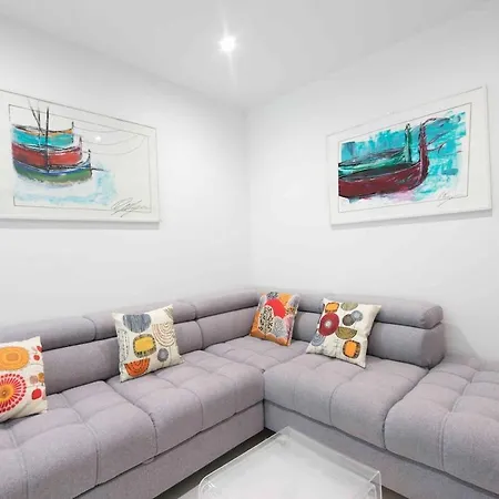 Welcome To Port - Ac, Garden, Port 2 Min Walk * Nice