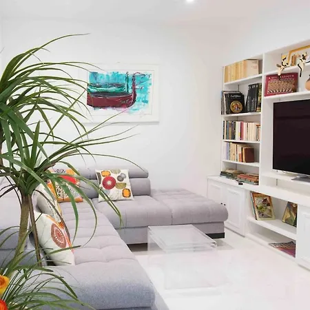 Welcome To Port - Ac, Garden, Port 2 Min Walk Nice