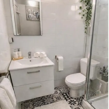 Le Petit Oasis Dans Maison Nicoise Calme Proche