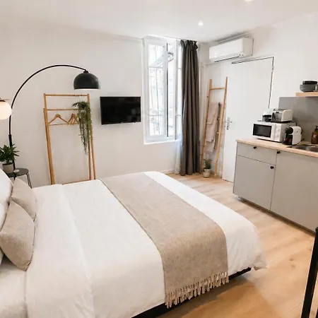 Apartment Lovely Renovated Golden Square Pedestrian *