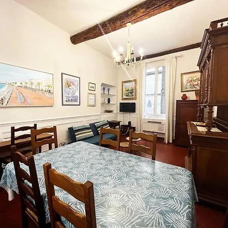 Riviera: Old Town Getaway, Steps From 3* Nice
