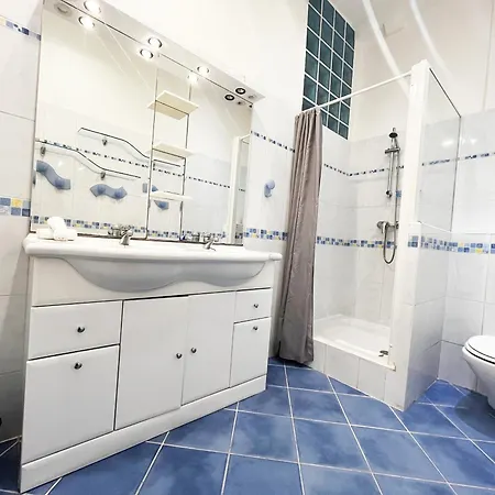 Apartment Riviera: Old Town Getaway, Steps From 3*