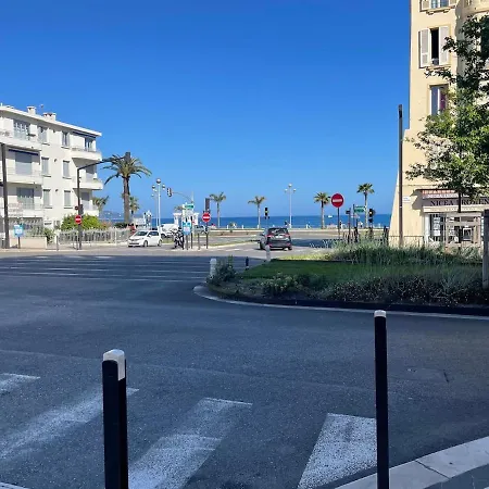 Apartment A Deux Pas De La