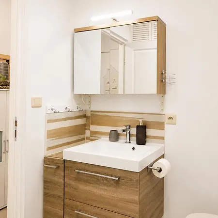 Cozy Studio, 2-min Walk To And Promenade Apartment
