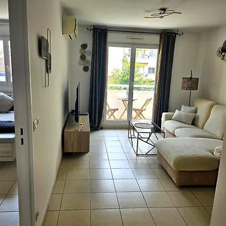 Cosy T2 1-min Walk To Promenade Des & Beach, Sea View Apartment