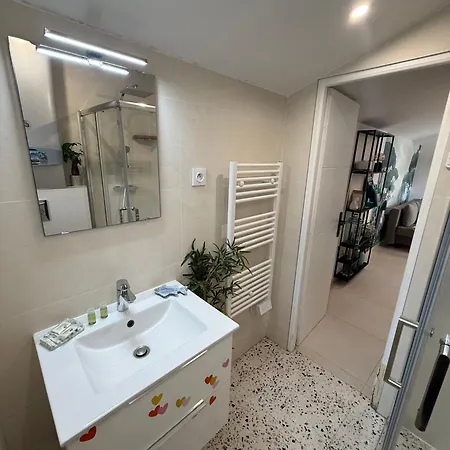 Apartment Coastal Gem - Private Parking & Air Conditioning Nice