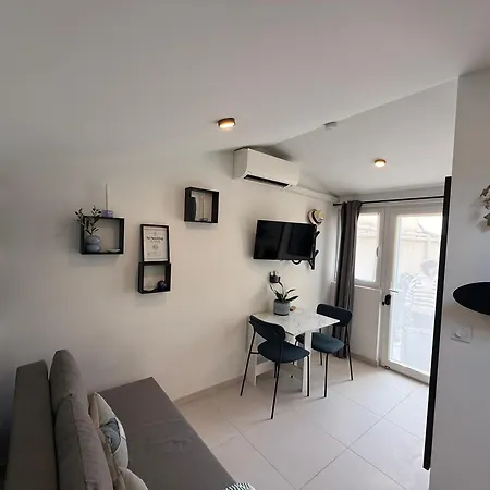 Coastal Gem - Private Parking & Air Conditioning Nice