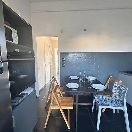 à 2 Pas De La Promenade Des Vue 7 Avenue De Fabron Appartement *