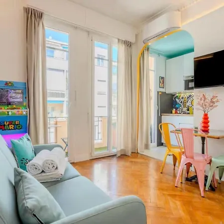 Apartment Bright Pop-art Center Near
