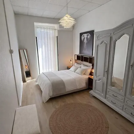 Apartment Beautiful Spacious Air Conditioned - Center *