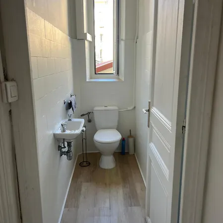 Beautiful Spacious Air Conditioned - Center Apartment *