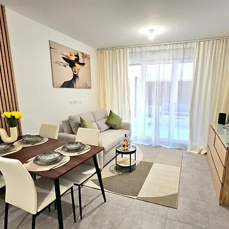 Apartment Center Nice, 10min Beach, Parking, Terrace, Direct Tram