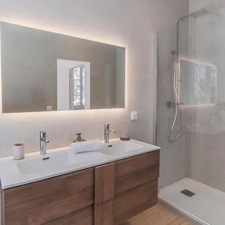 Magnifique - Jacuzzi - Port De Appartement