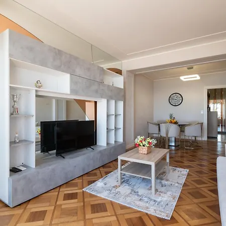 Promenade Des Apartment *