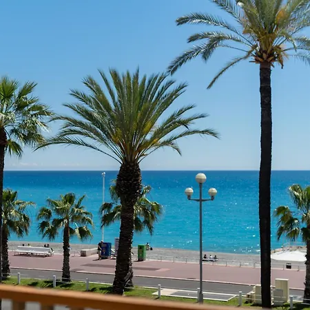 Promenade Des Apartment