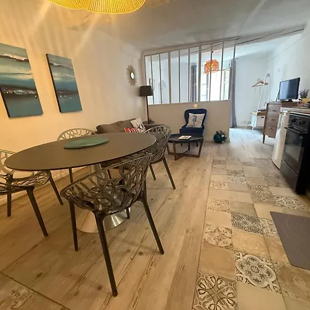 Coeur Vieux Joli Traversant Apartment