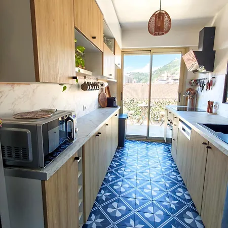 90m2, Climatise 3 Apartment