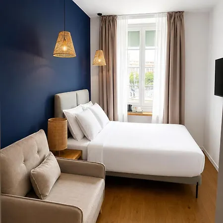 Hotel De La Mer