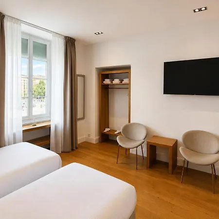 Hotel De La Mer 2*