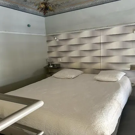 Carre D'or - Centre Apartment *