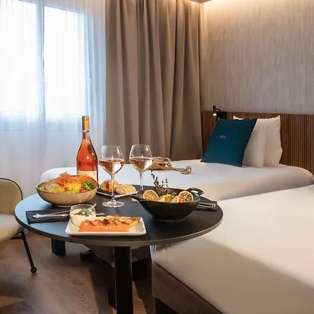 Hotel Novotel Arenas Aeroport 4*