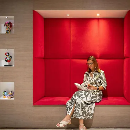Hotel Mercure Centre Grimaldi 4*