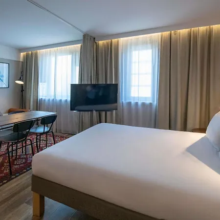Novotel Airport Hotel 4*